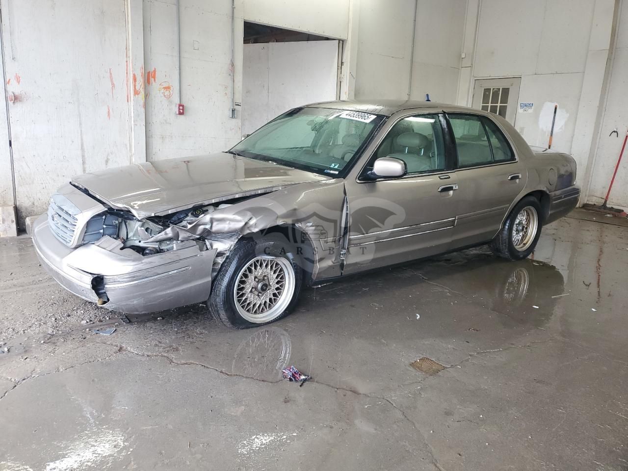 Ford Crown LX 4.6L 8 2001