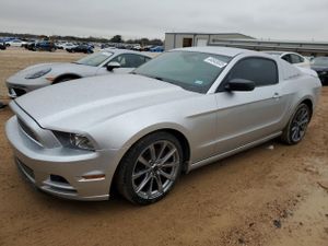 Ford Mustang 3.7L 6 2014