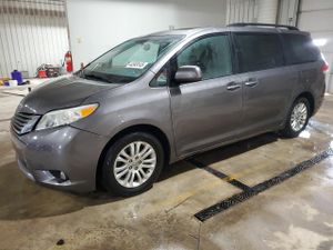 Toyota Sienna XLE 3.5L 6 2011