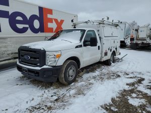 Ford F-350 SUPER DUTY 6.2L 8 2013