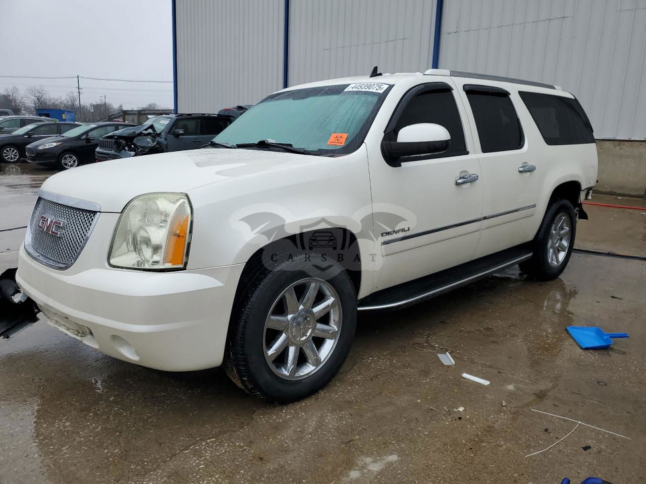 GMC Yukon DENALI 6.2L  8 2011