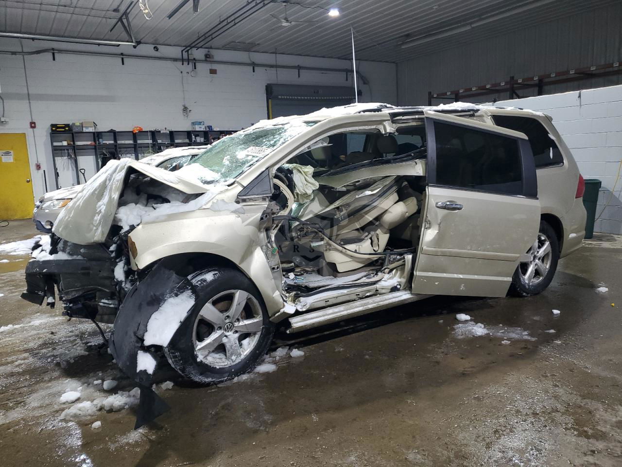 Volkswagen Routan SEL 4.0L  6 2010