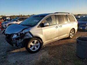 Toyota Sienna 3.5L 6 2014