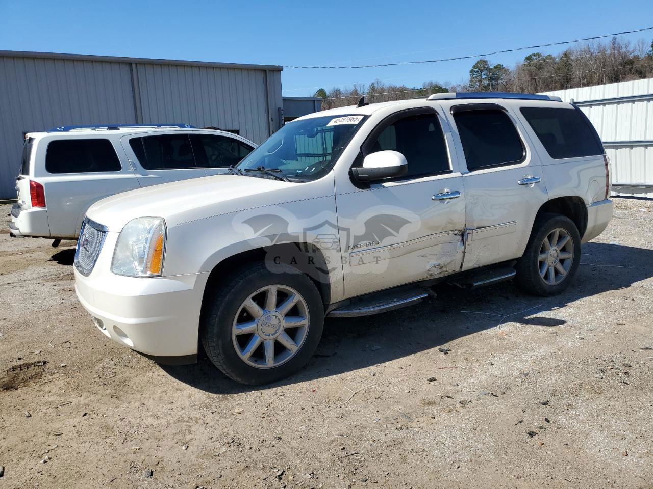 GMC Yukon DENALI 6.2L  8 2011