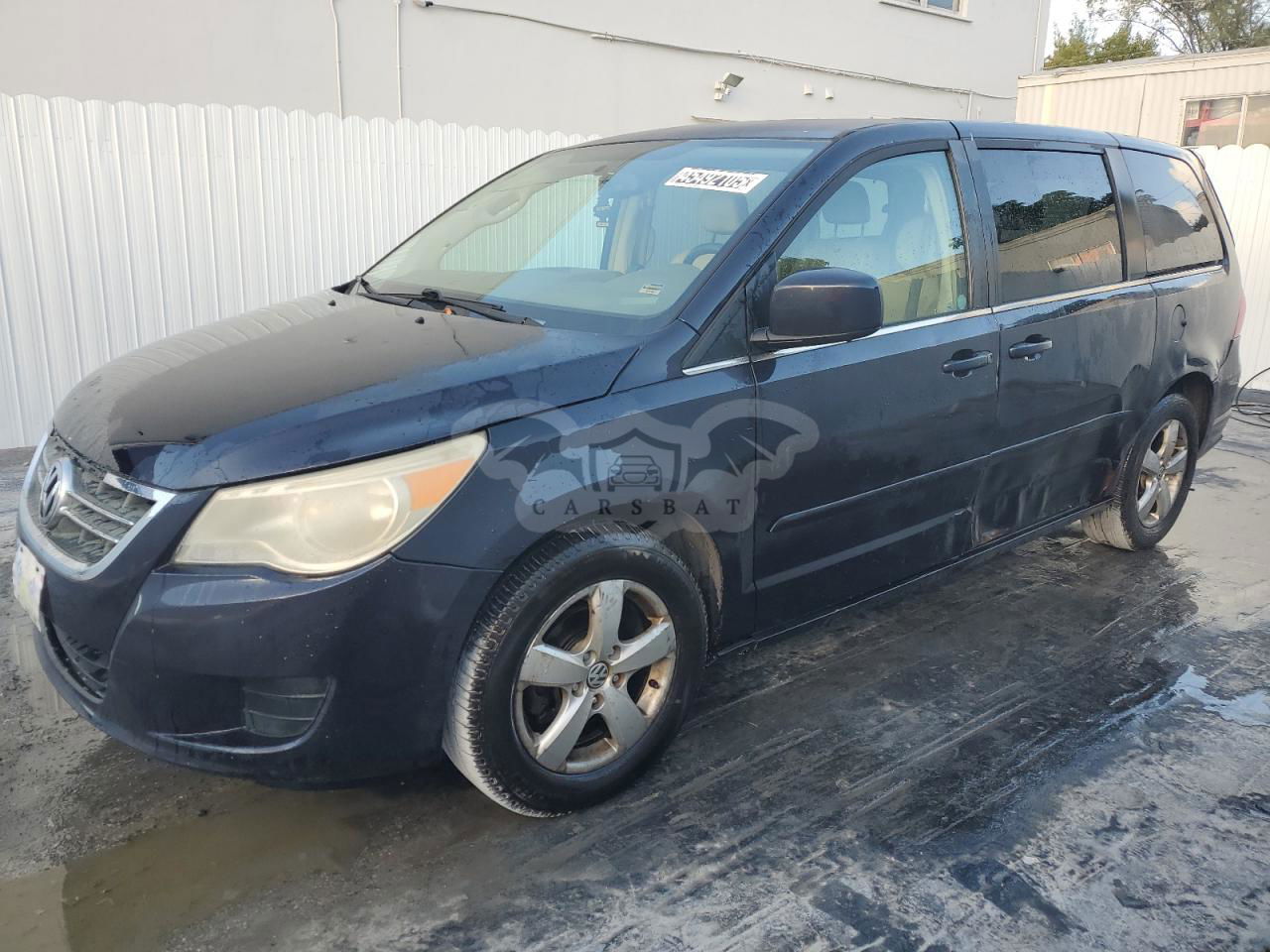 Volkswagen Routan SE 3.8L  6 2010