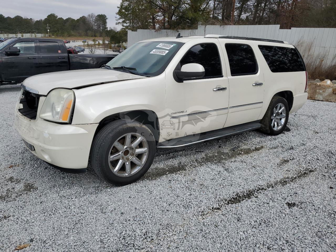 GMC Yukon DENALI 6.2L  8 2011