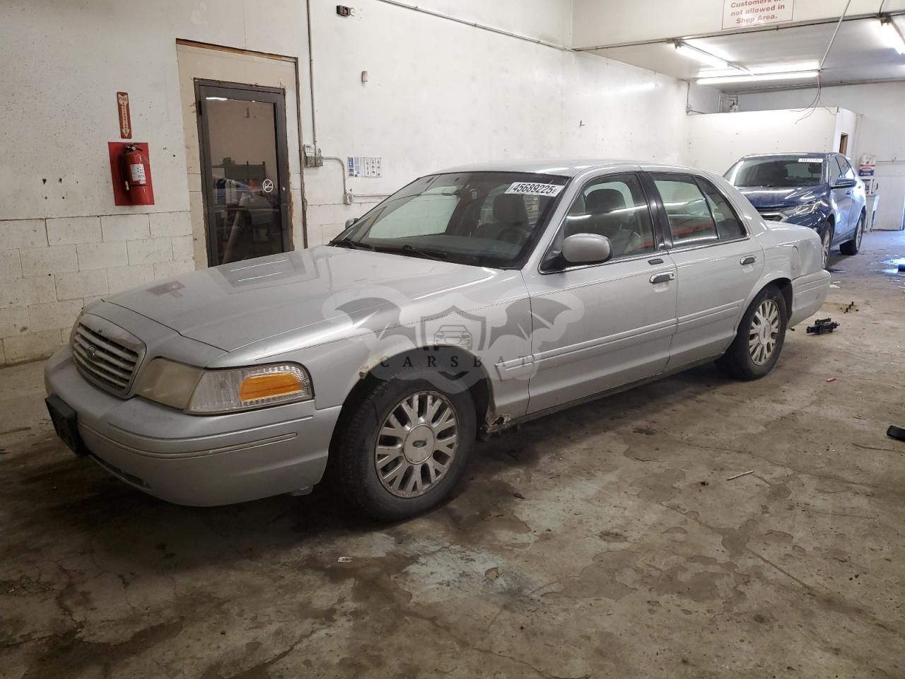 Ford Crown LX 4.6L 8 2003