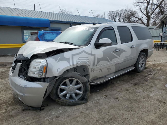 GMC Yukon DENALI 6.2L  8 2011