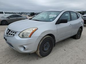 Nissan Rogue S 2.5L 4 2013