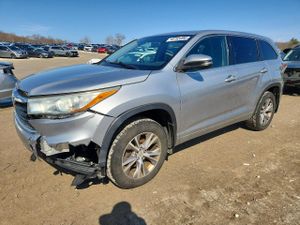 Toyota Highlander 3.5L 6 2015