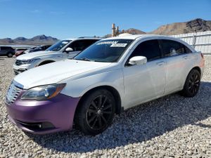 Chrysler 200 2.4L 4 2013