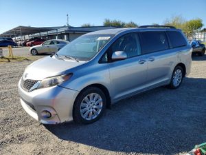 Toyota Sienna 3.5L 6 2012