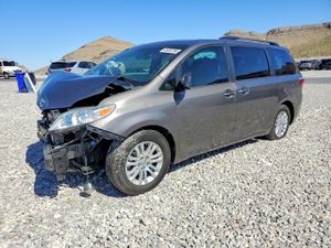Toyota Sienna 3.5L 6 2015