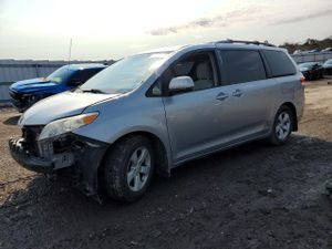 Toyota Sienna 3.5L 6 2011