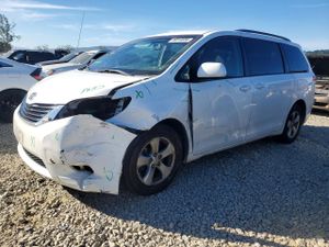Toyota Sienna 3.5L 6 2014