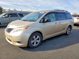 Toyota Sienna 3.5L 6 2013