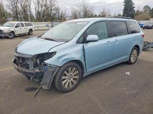 Toyota Sienna 3.5L 6 2015