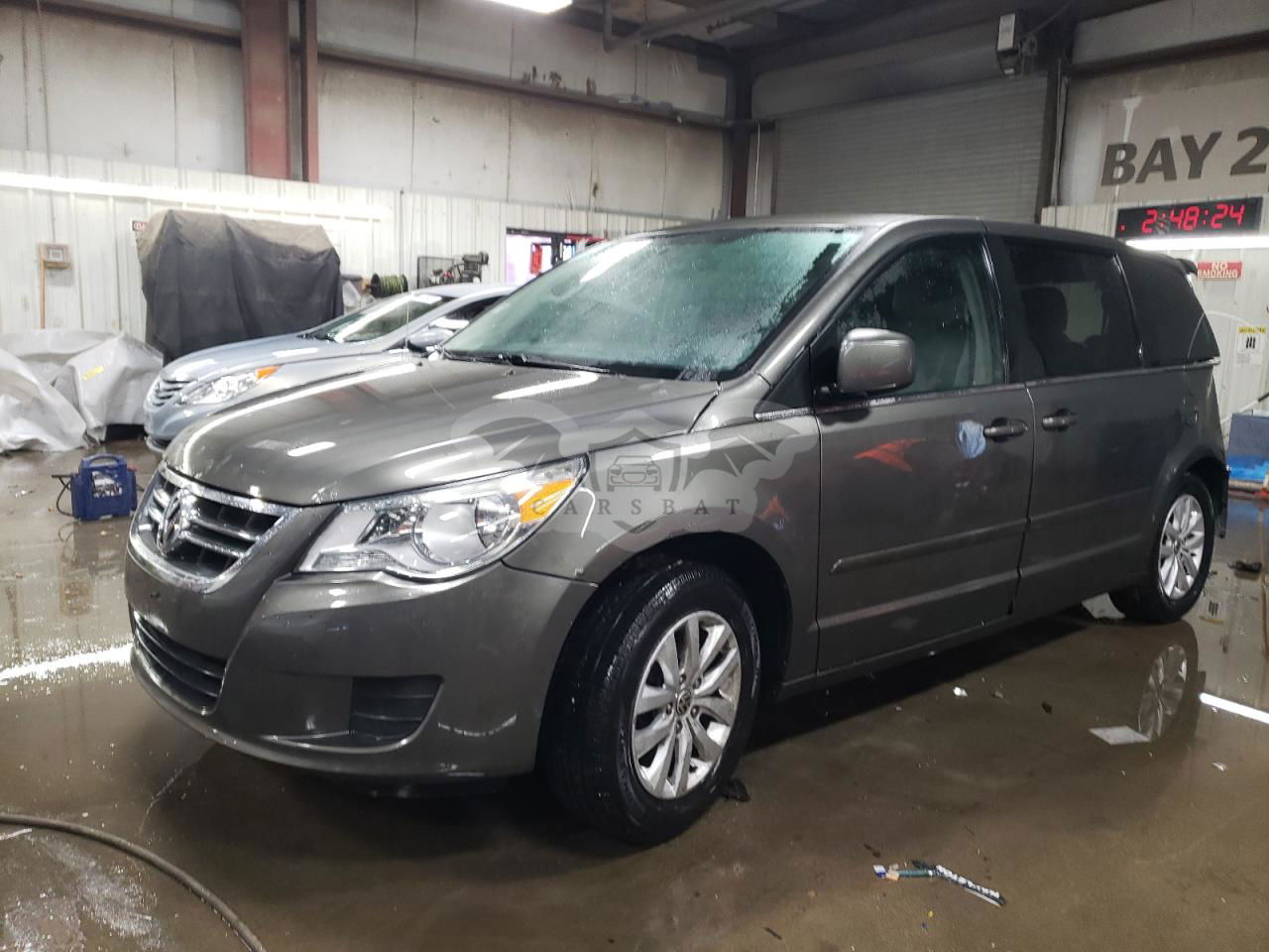 Volkswagen Routan SE 3.8L  6 2010
