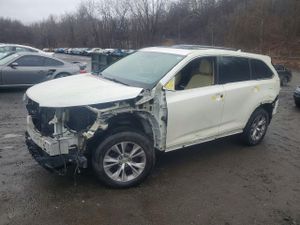 Toyota Highlander 3.5L 6 2015