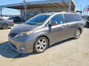 Toyota Sienna 3.5L 6 2012