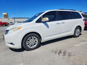 Toyota Sienna 3.5L 6 2014