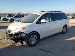 Toyota Sienna 3.5L 6 2015