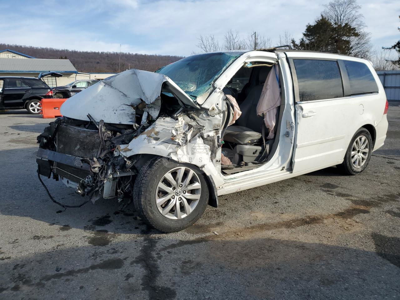 Volkswagen Routan SE 3.6L  6 2014