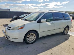 Toyota Sienna 3.5L 6 2010