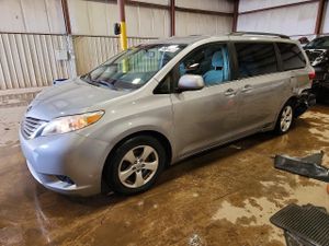 Toyota Sienna 3.5L 6 2015