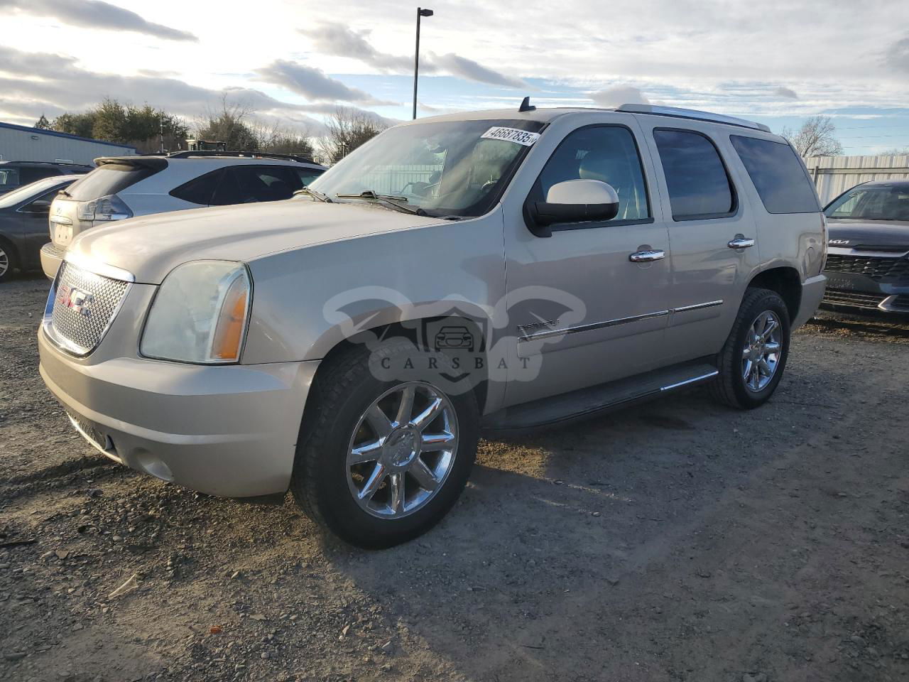 GMC Yukon DENALI 6.2L  8 2011