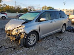 Toyota Sienna 3.5L 6 2013