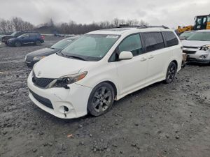 Toyota Sienna 3.5L 6 2015