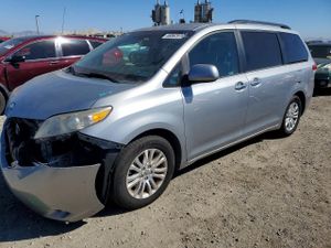 Toyota Sienna 3.5L 6 2014