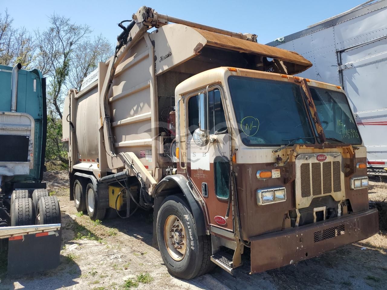 Peterbilt 320/325 11.9L 6 2014