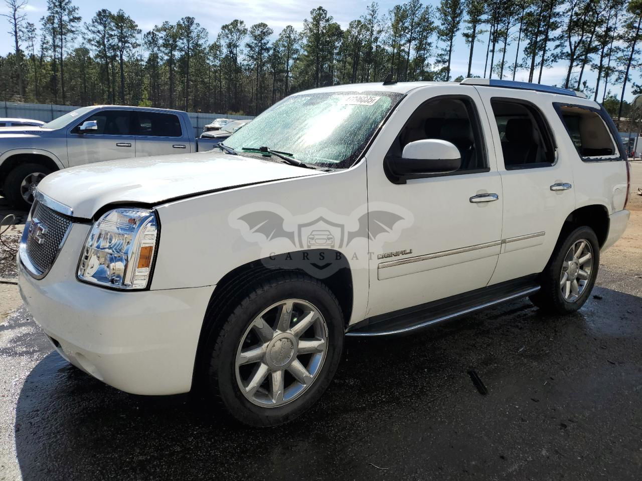 GMC Yukon DENALI 6.2L  8 2011