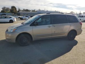 Toyota Sienna CE 3.3L 6 2004