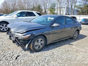 Hyundai Elantra 2.0L 4 2024