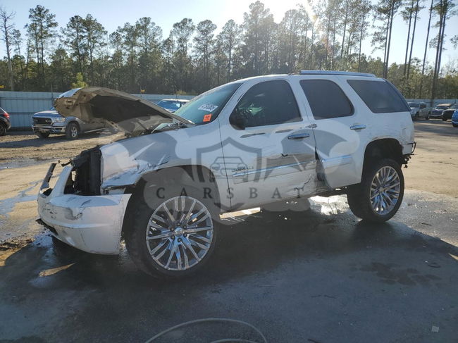 GMC Yukon DENALI 6.2L  8 2011