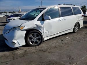 Toyota Sienna 3.5L 6 2014