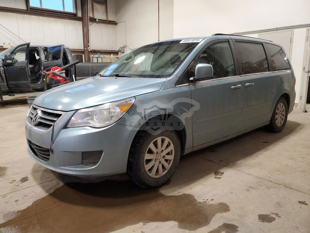 Volkswagen Routan SE 4.0L  6 2010