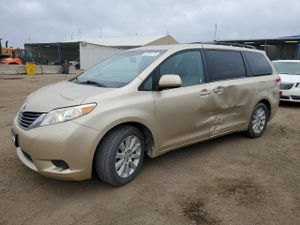 Toyota Sienna LE 3.5L 6 2011