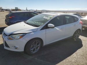 Ford Focus SE 2.0L 4 2014