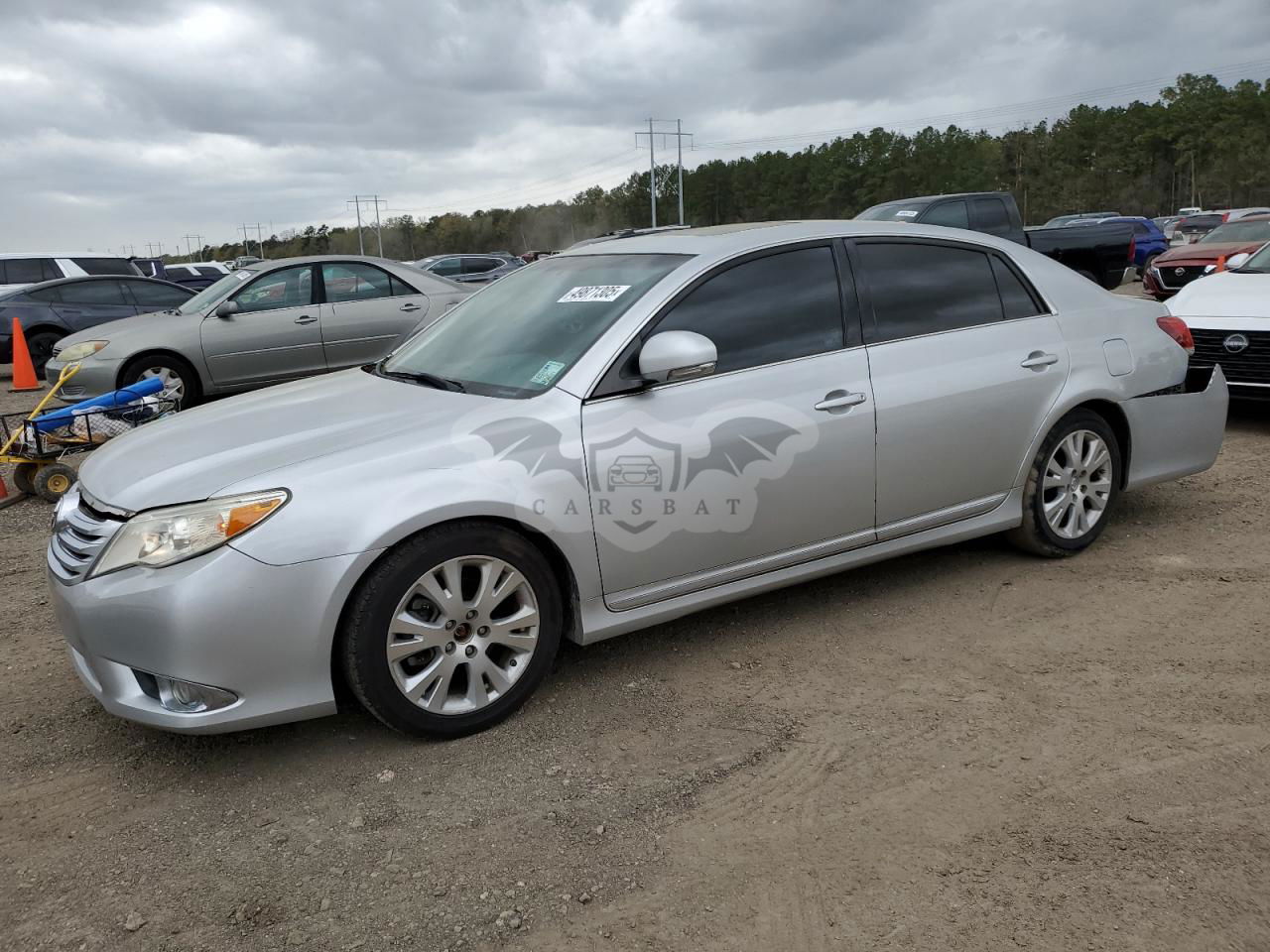 Toyota Avalon BASE 3.5L  6 2011