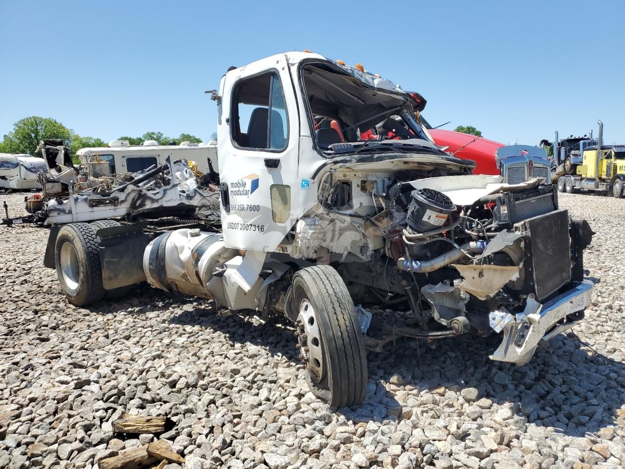 Freightliner Business Class M2 106 MEDIUM DUTY 9.0L 6 2018
