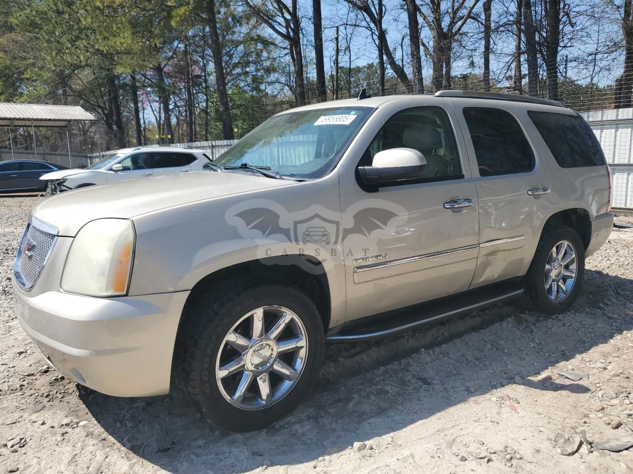 GMC Yukon DENALI 6.2L  8 2011