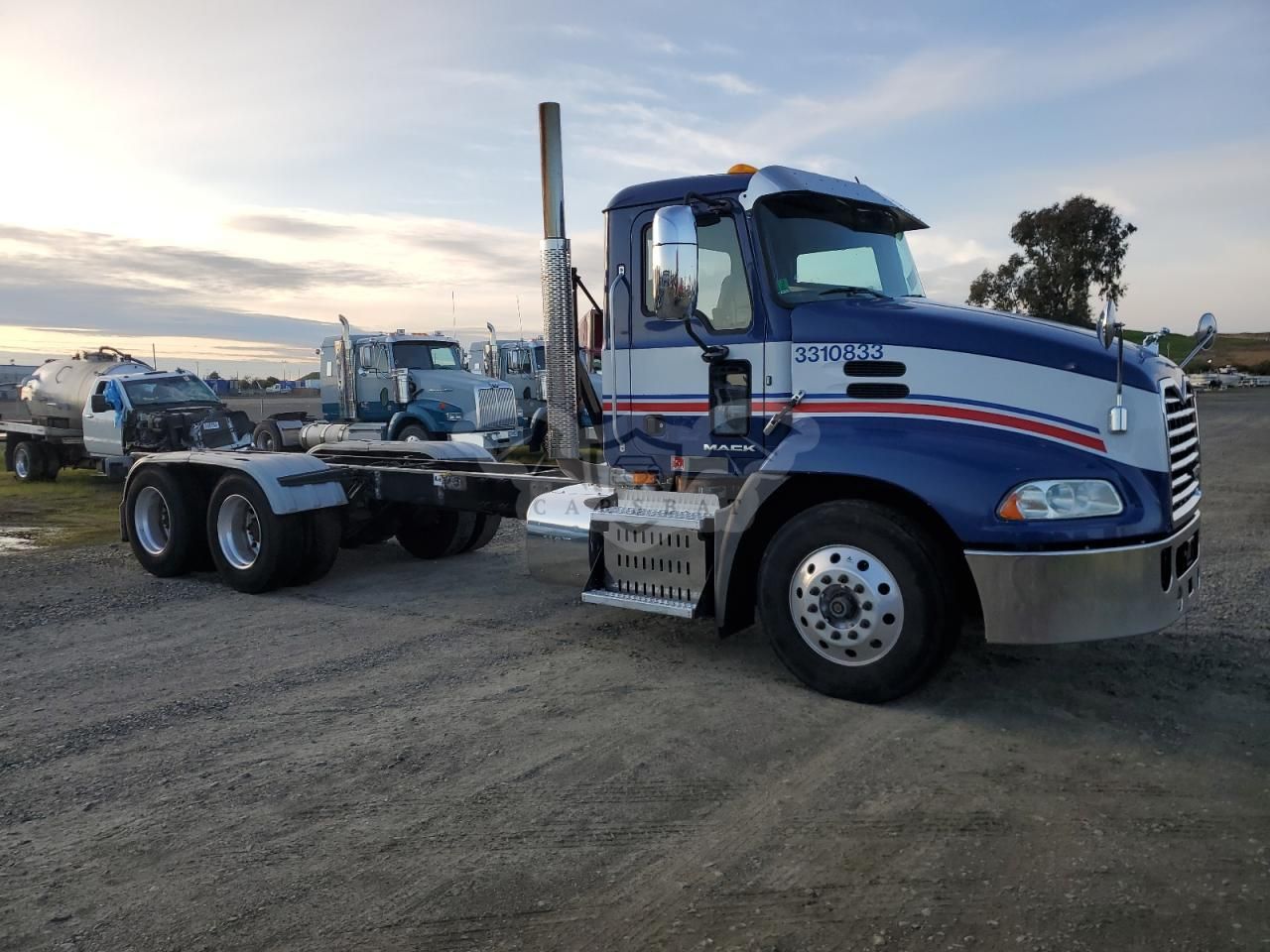 Mack 600 CXU600 12.7L 6 2015