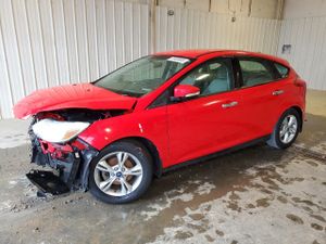 Ford Focus SE 2.0L 4 2014