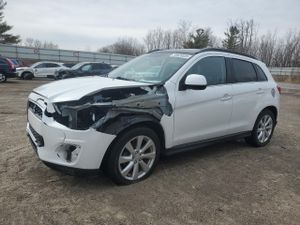 Mitsubishi Outlander SE 2.0L 4 2014