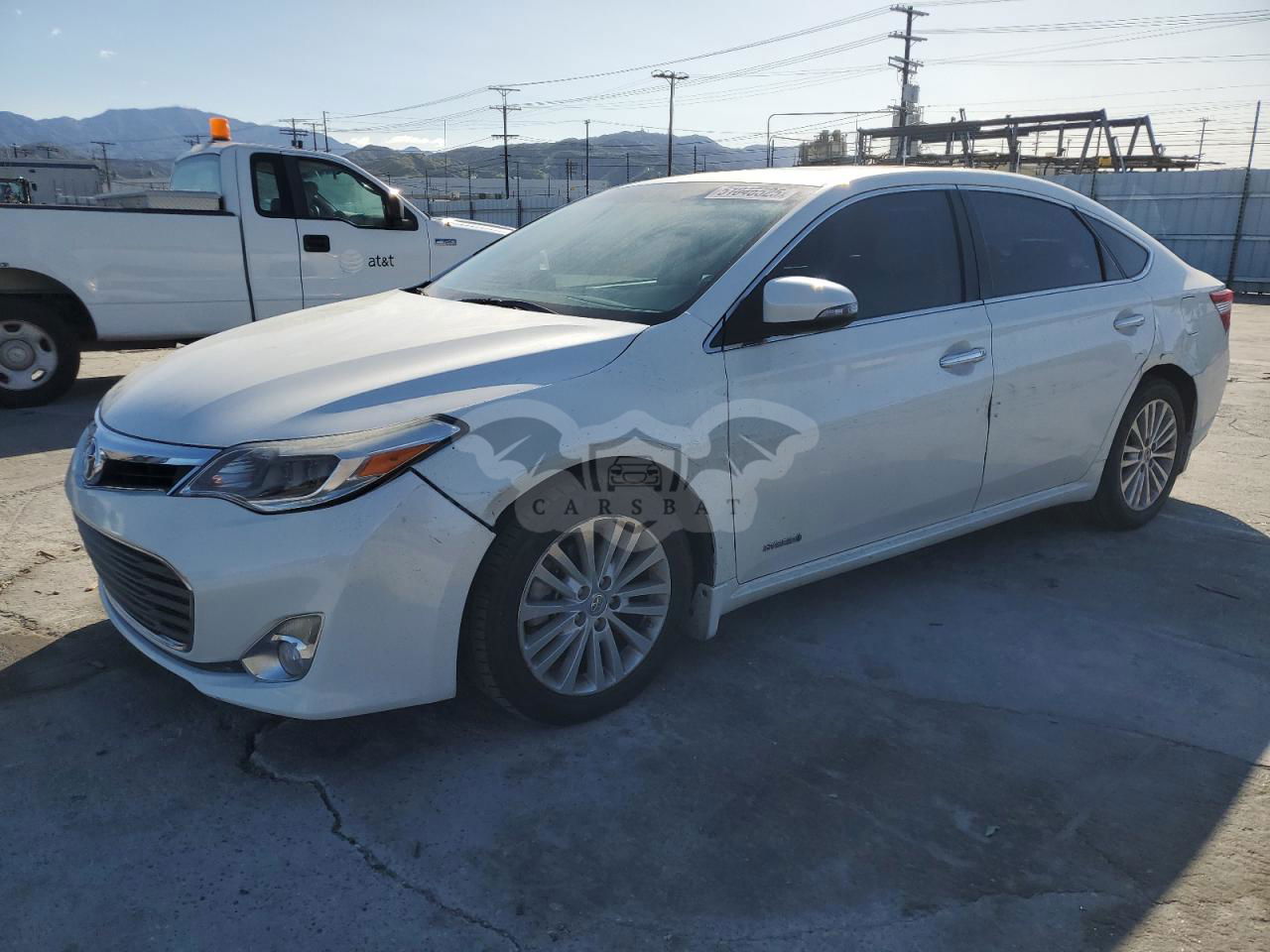 Toyota Avalon HYBRID 2.5L  4 2015