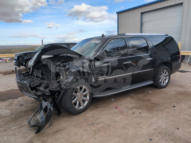 GMC Yukon DENALI 6.2L  8 2011